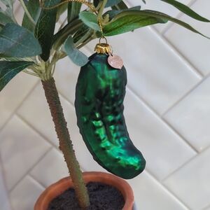 Bronner’s Green Glass Traditional Pickle Ornament 4”
